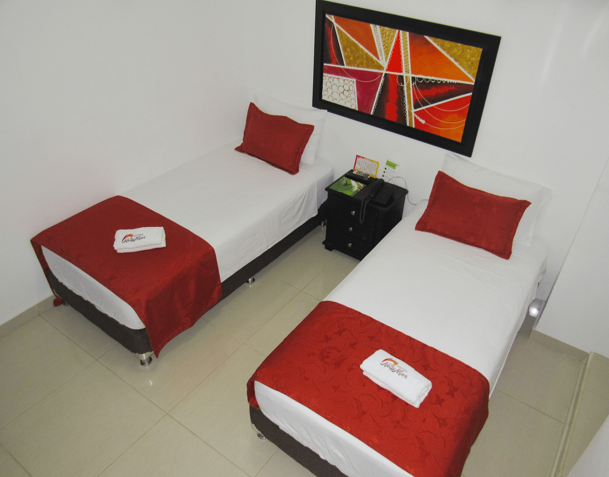 ROOM, TWIN BEDS
