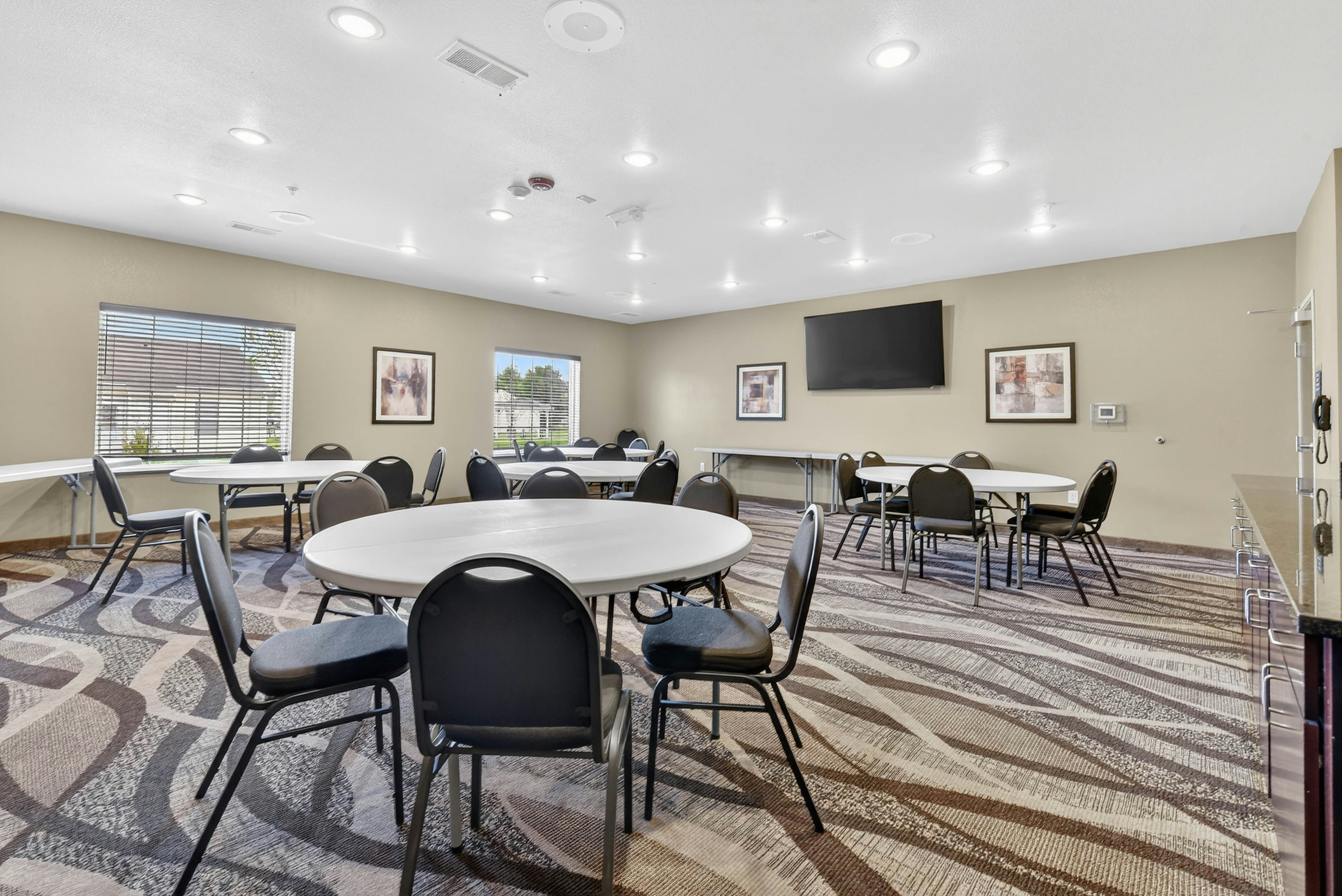Cobblestone Hotel & Suites - Eaton, OH 38/50