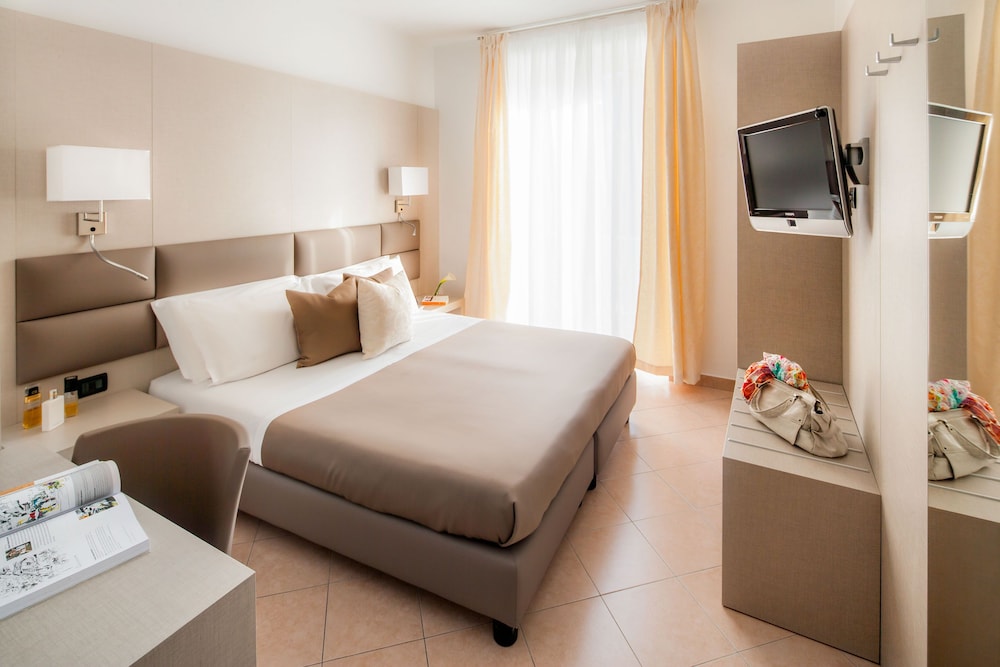 Hotel Vesuvio 21/67