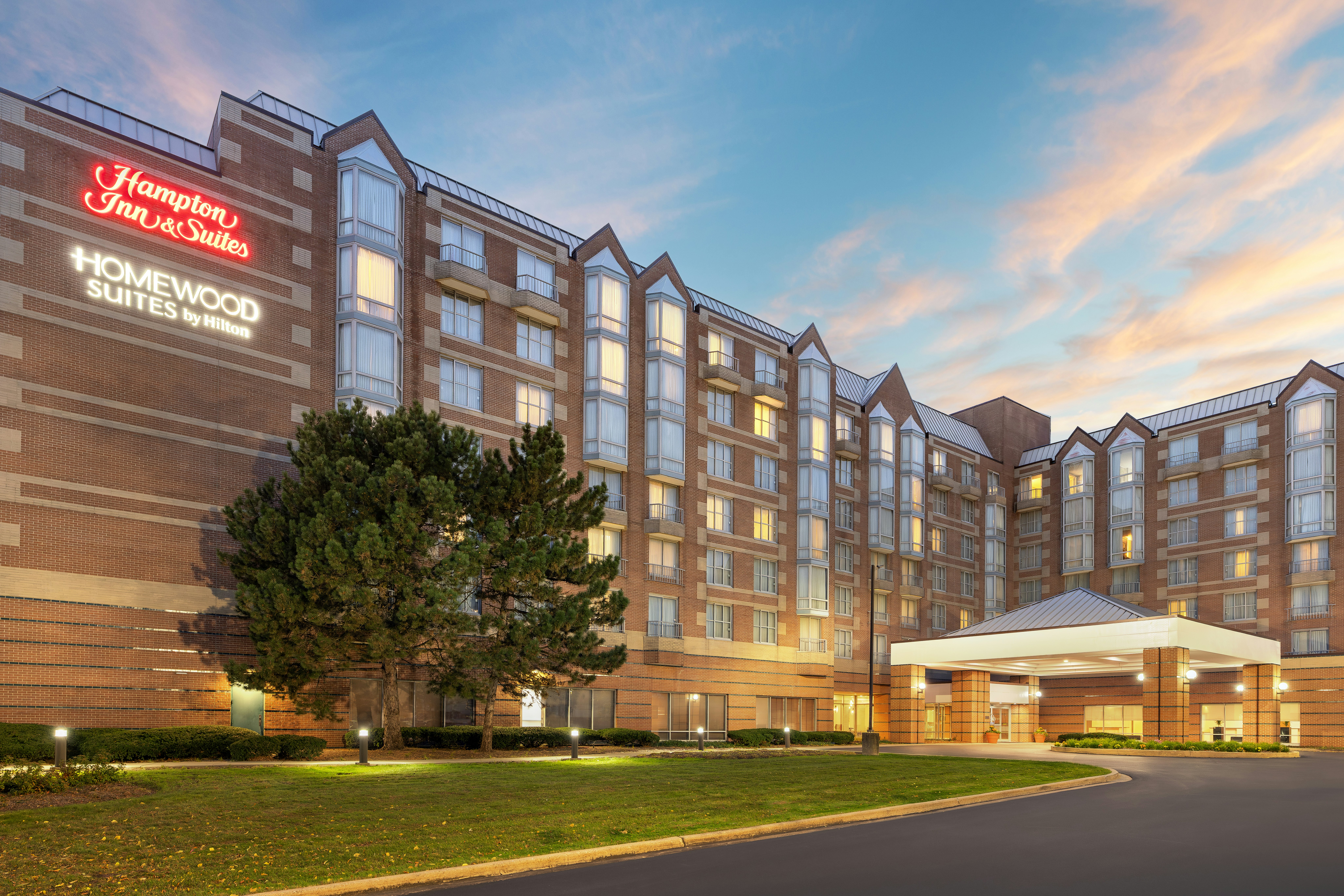 Hampton Inn and Suites Downers Grove Chicago 40/41