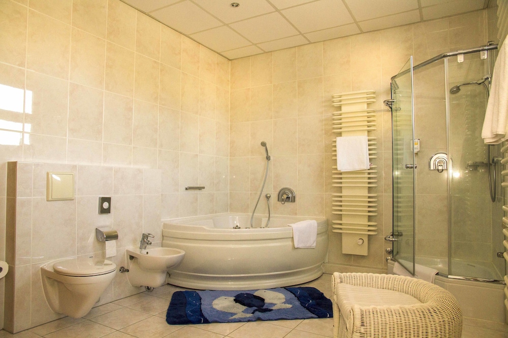 FALK SEEHOTEL PLAU AM SEE 48/50