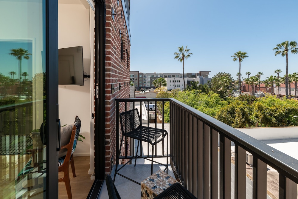 The Brick Hotel 23/50