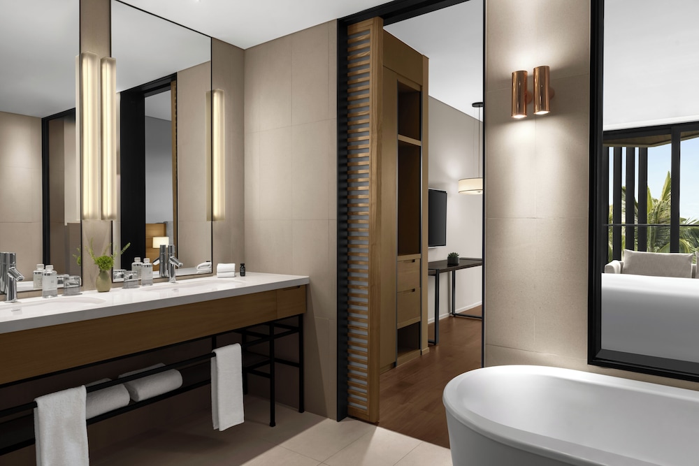 2 Bedrooms, Grand, Residence, 2 King Beds, Pool View, Shilla Monogram Danang 3/4
