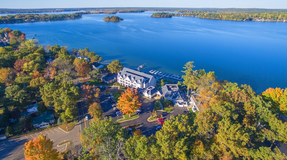 Bay Pointe Inn 45/50