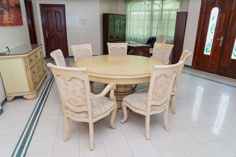 Luxury 2-Bdrm Apartment In Oysterbay 33/50