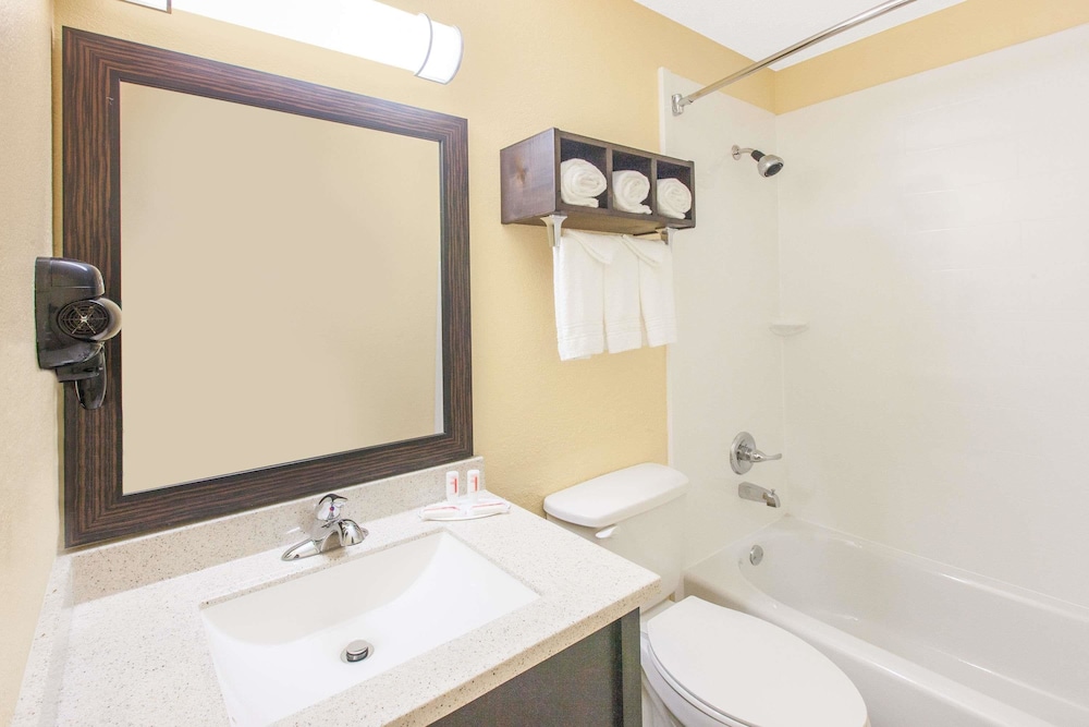 Days Inn by Wyndham Miami 12/27