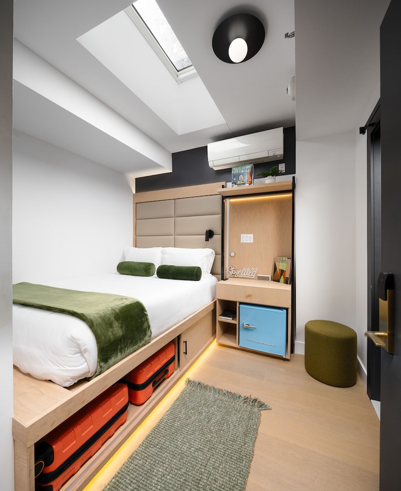 Hotel 837 10/50