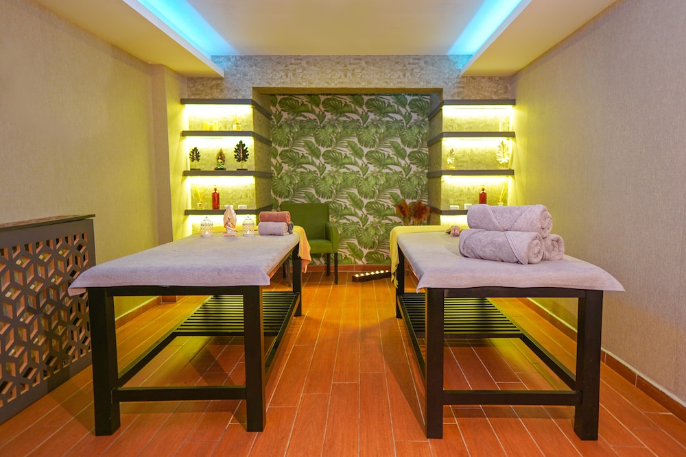 Adiamond Hotel 10/44