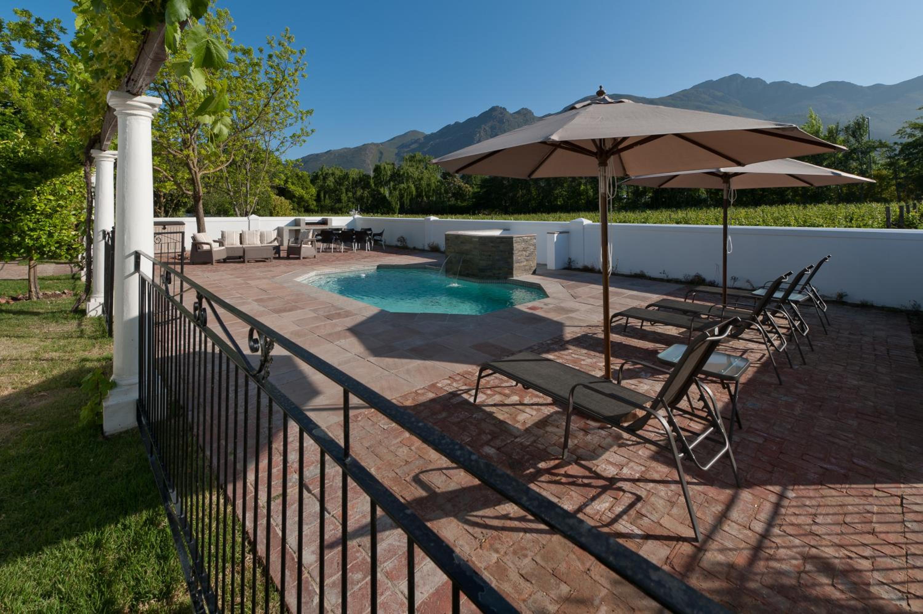 La Galiniere Guest Cottages 14/14