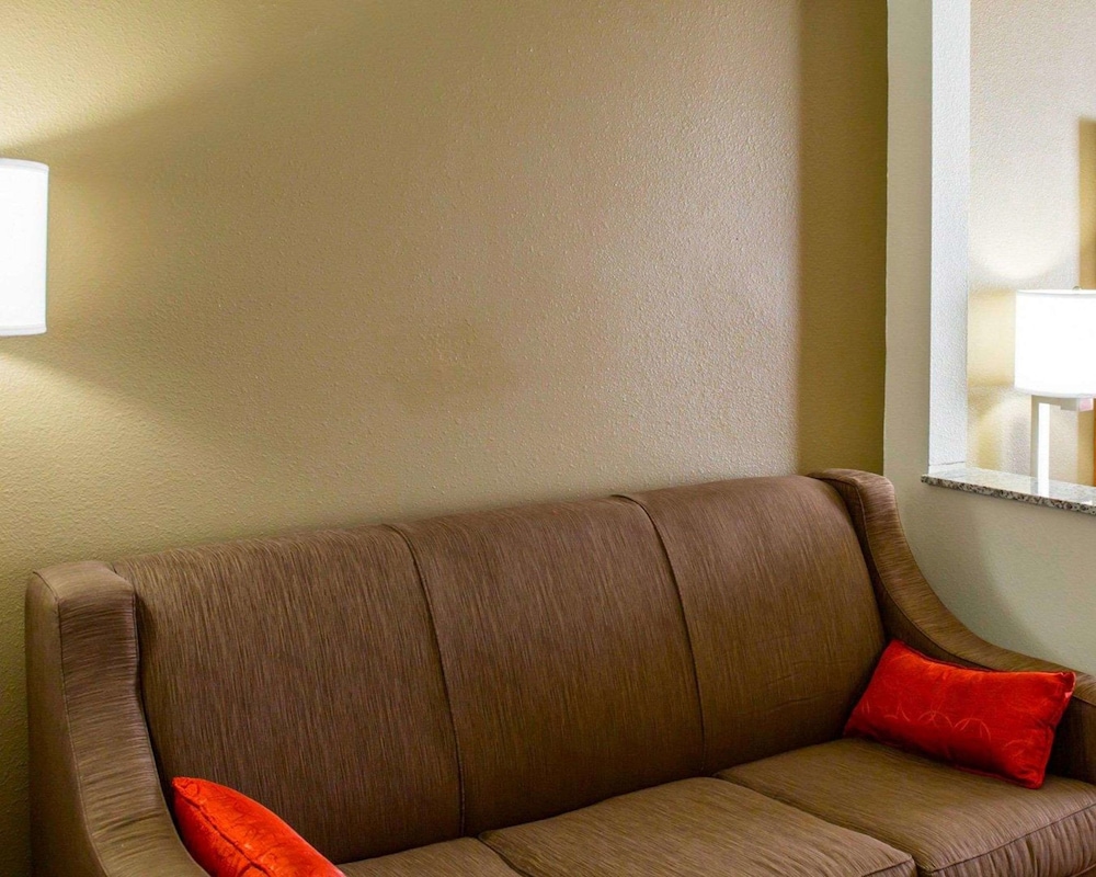 Comfort Inn and Suites Coralville 25/49