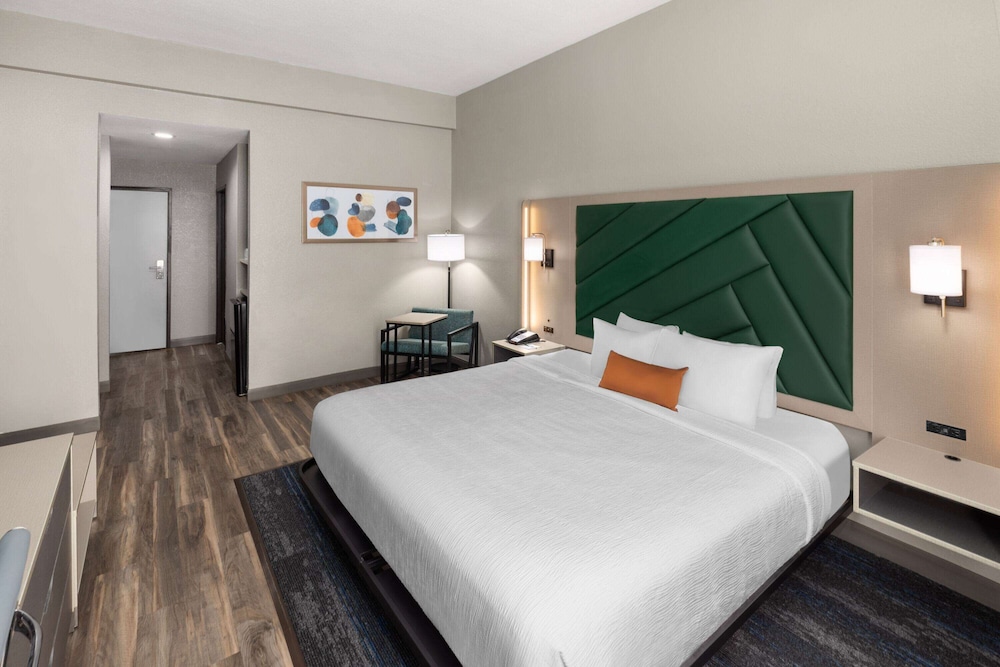 STANDARD, KING BED
