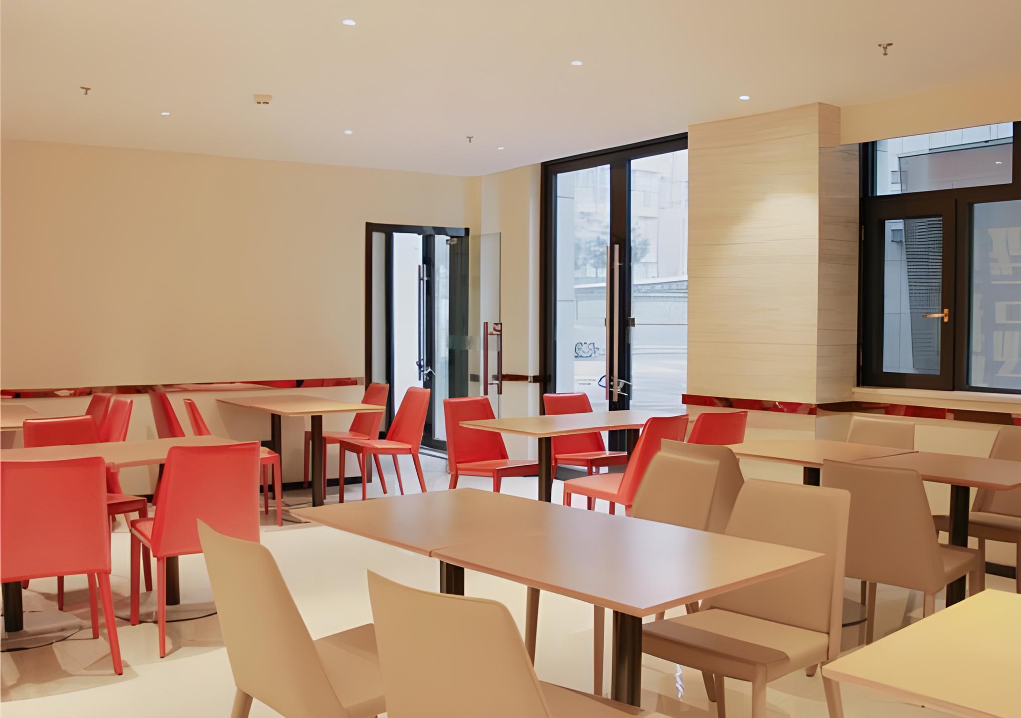 City Comfort Inn (Shiyan Railway Station North Square) 40/45