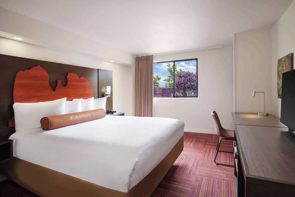 STANDARD, QUEEN BED, ACCESSIBLE