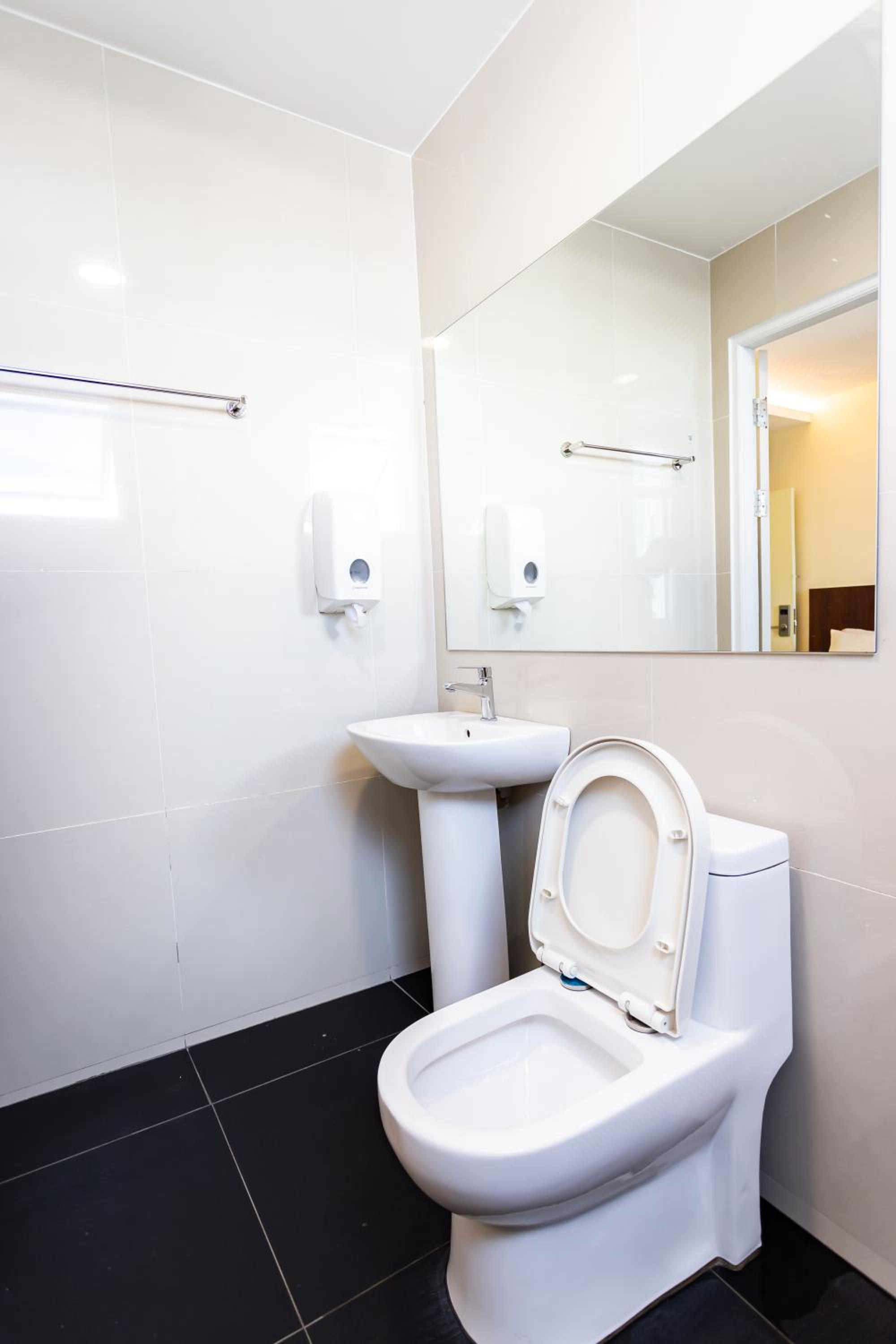 Emart Hotel (Riam) Sdn Bhd 49/50