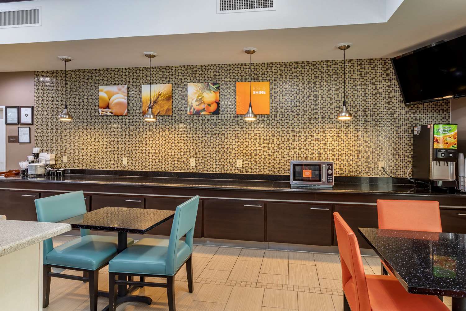 Comfort Inn & Suites Cleveland TX 24/40