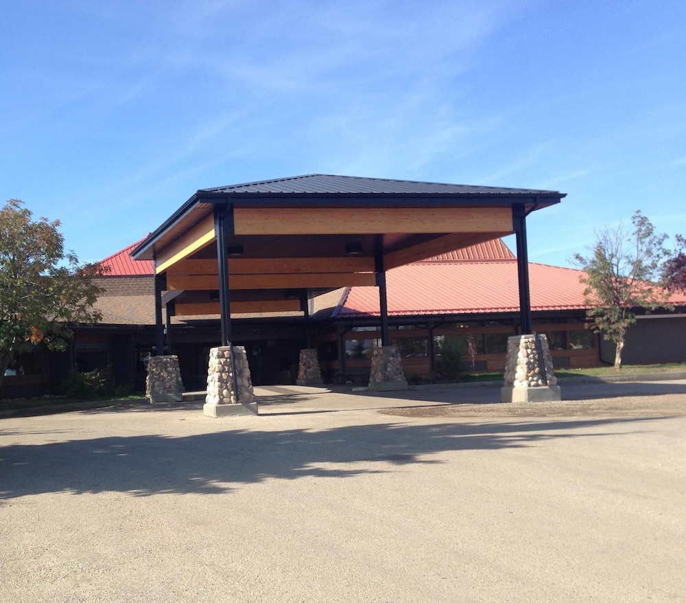 Slave Lake Inn and Conference Centre 4/50