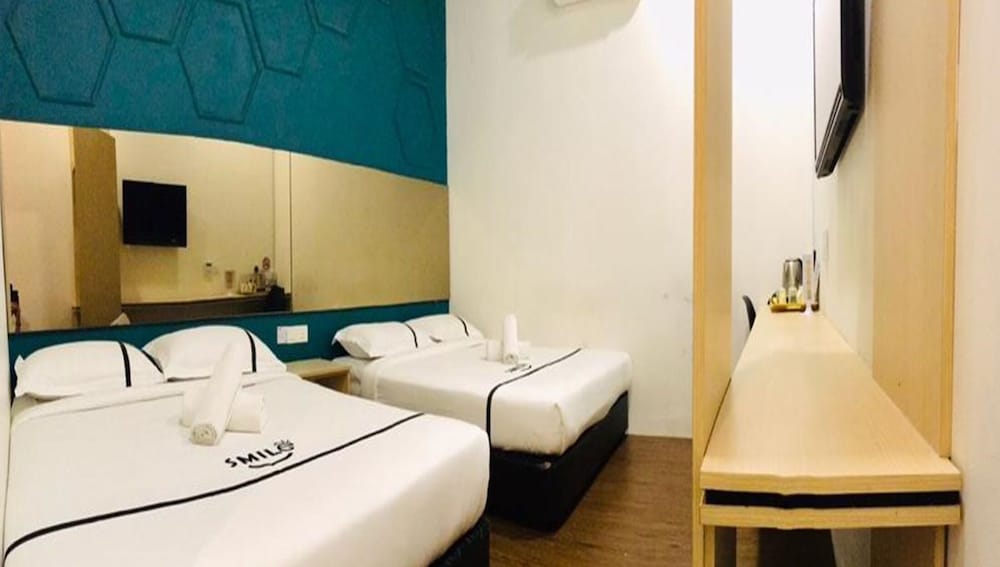 ROOM, QUADRUPLE, 2 QUEEN BEDS