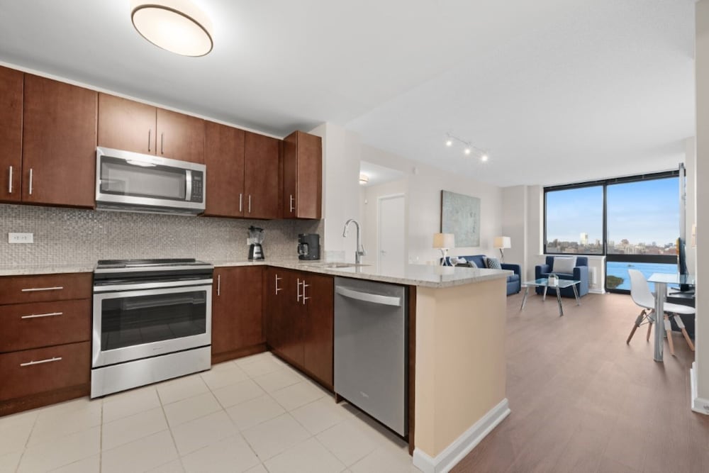 Global Luxury Suites Downtown Jersey City 60/71