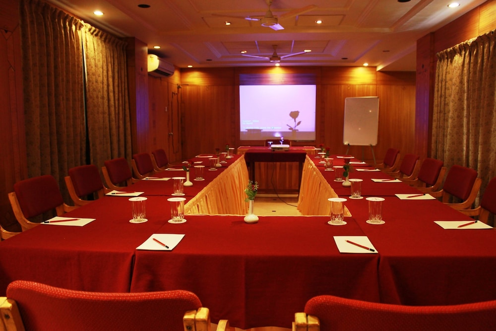 Hotel Samrat 36/40