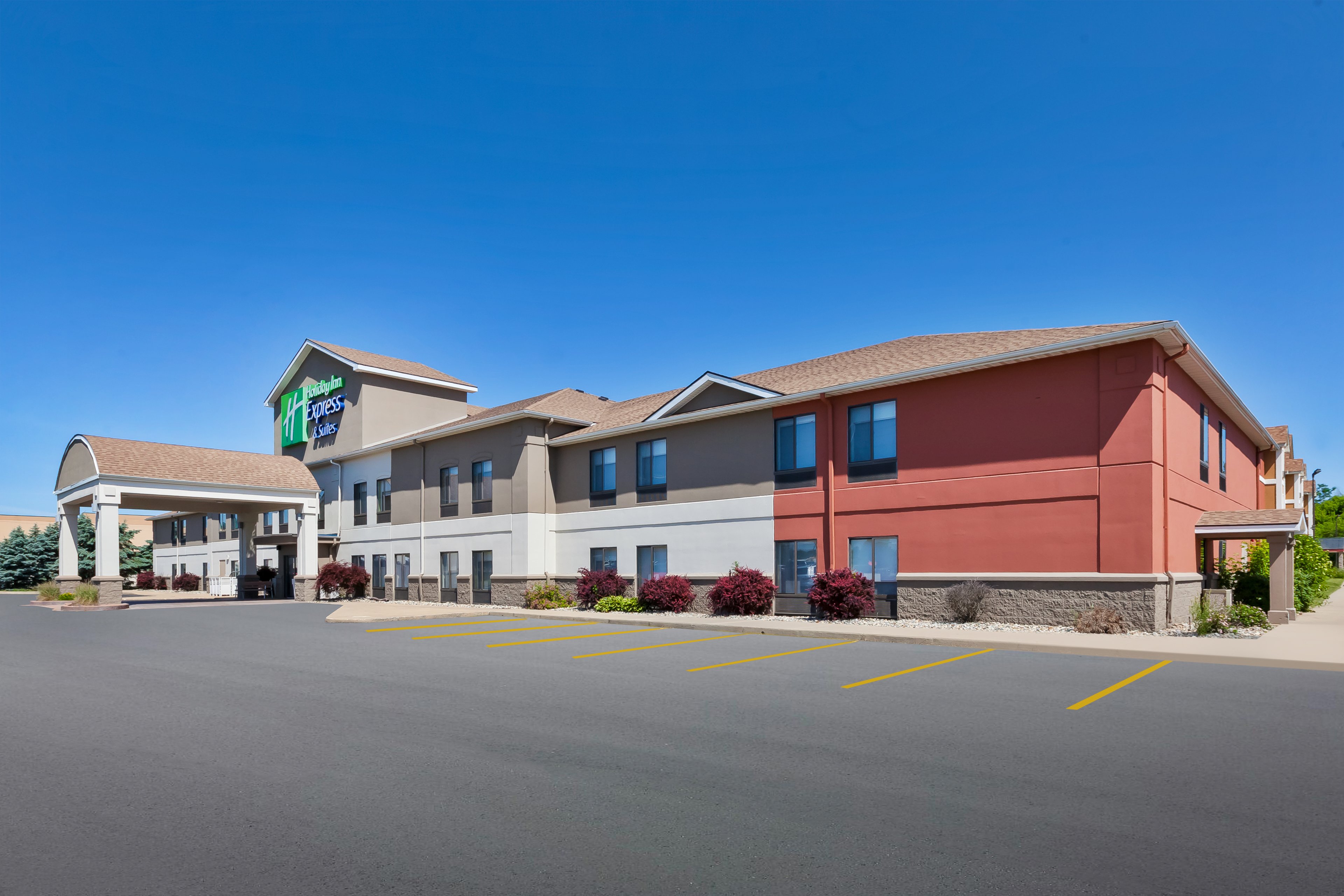 HOLIDAY INN EXPRESS HOTEL AND SUITES THREE RIVERS — 3