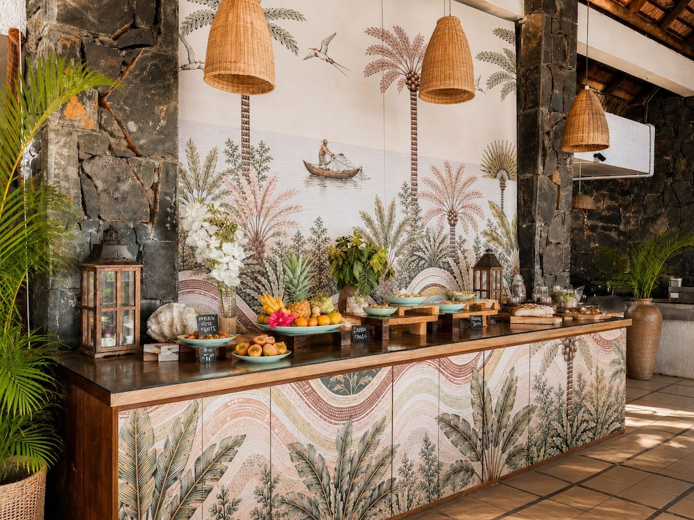 Lobby at Cocotiers Seaside Boutik Hotel, Baie du Tombeau VCA