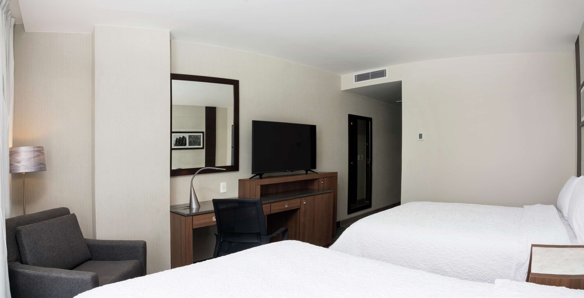 غرفة بسرير مزدوج بإطلالة على المدينة، Hampton Inn And Suites San Luis Potosi Slp 4/5