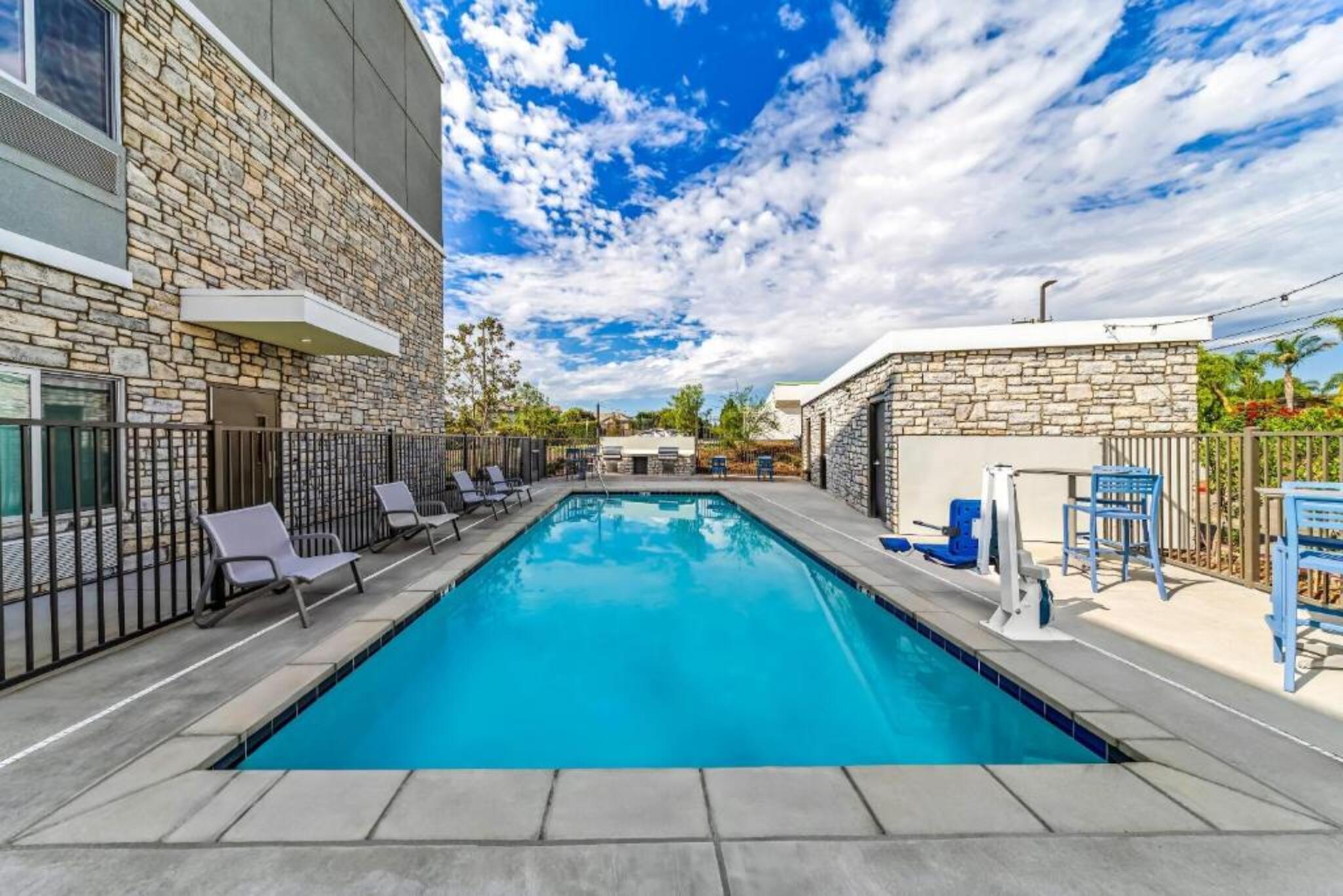 Everhome Suites Ontario Airport 34/39