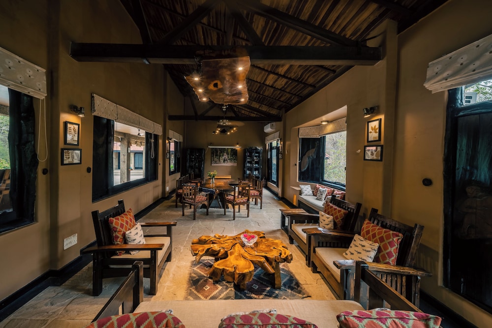 KEN RIVER LODGE 17/24