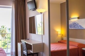 Deluxe, Single, Double Bed, Street View