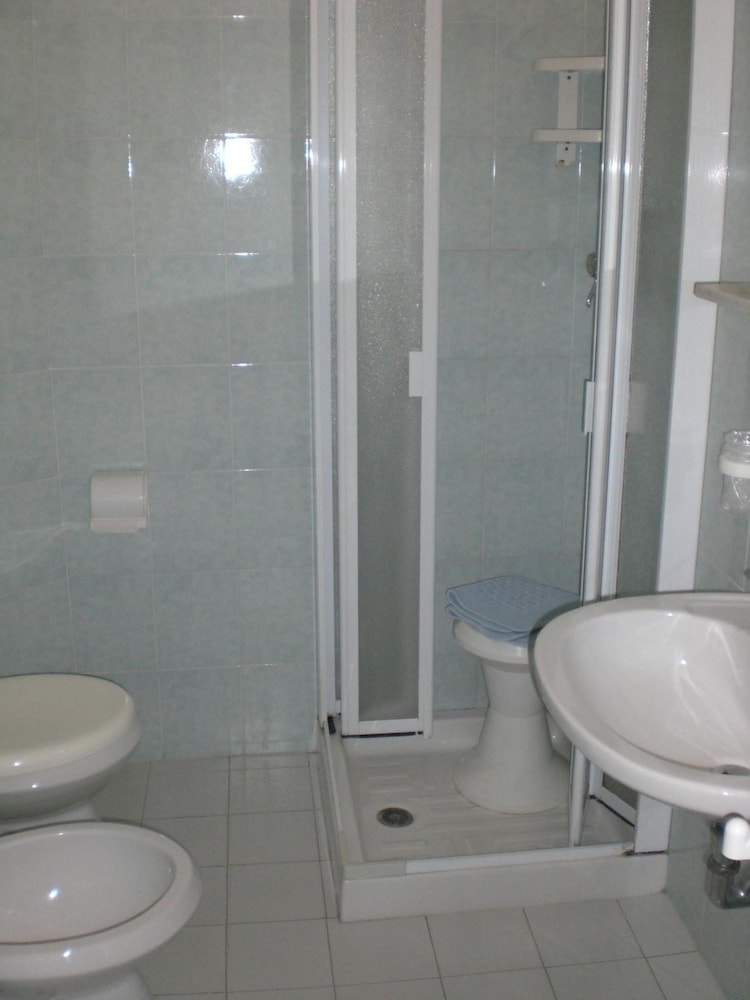 Hotel Arno Rimini 42/44