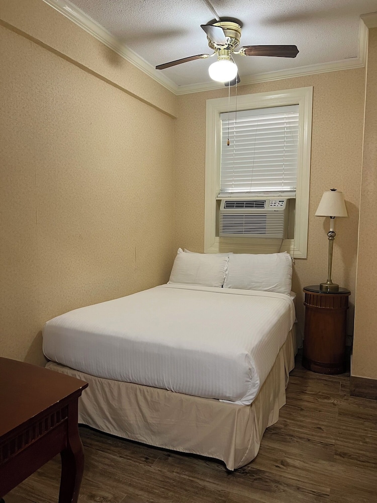 District Hotel 24/59
