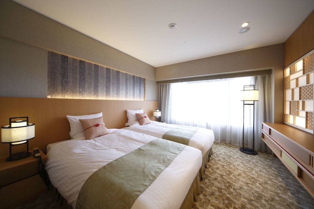 EAST, PREMIUM, TWIN BEDS