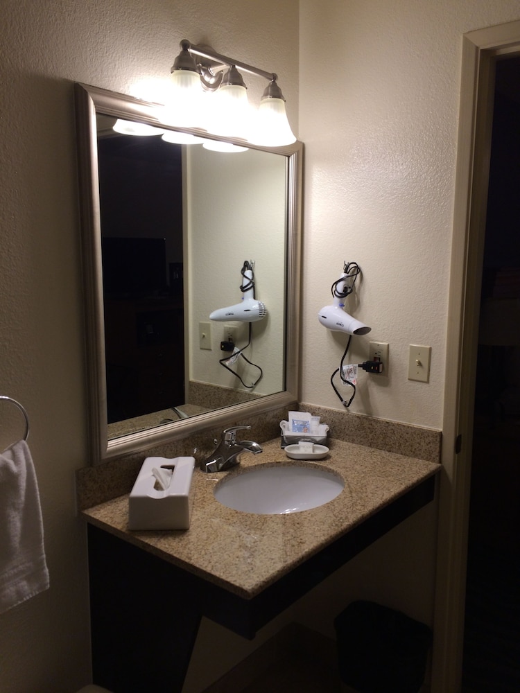 Best Western Plus Edmonds Harbor Inn 22/40