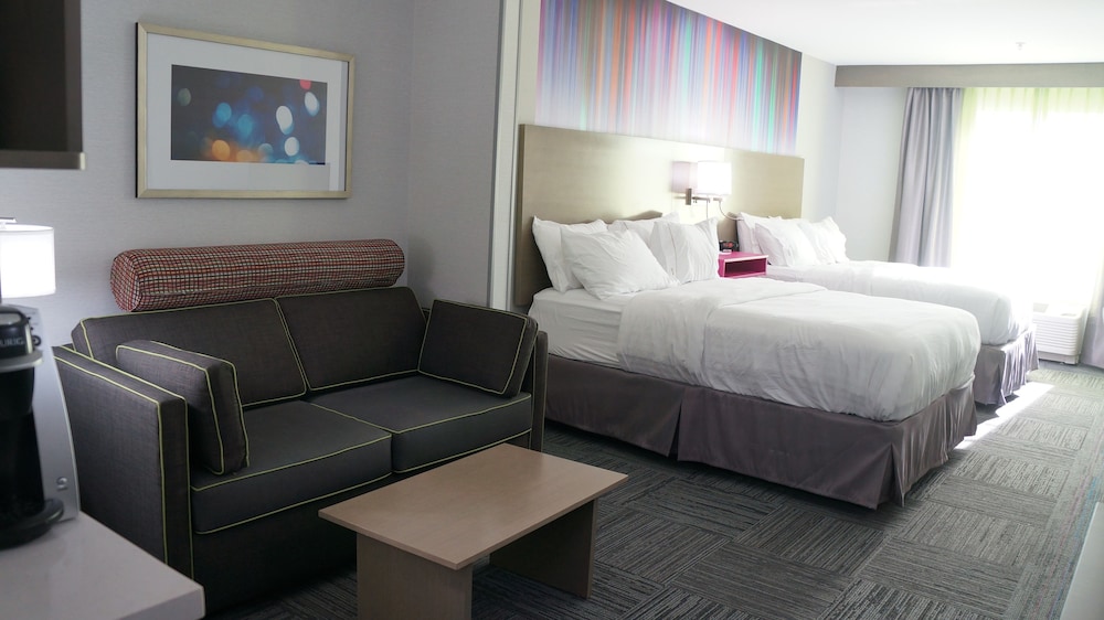 Holiday Inn Express Suites Shippensburg 26/65