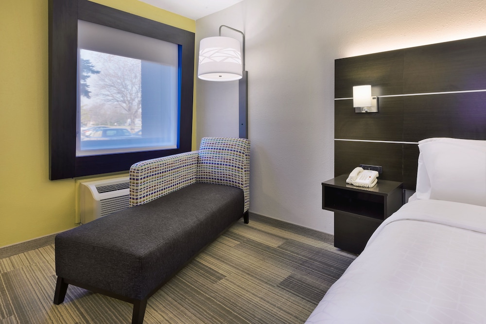 Holiday Inn Express Detroit-Warren (Gm Tech Ctr), an IHG Hotel 20/56