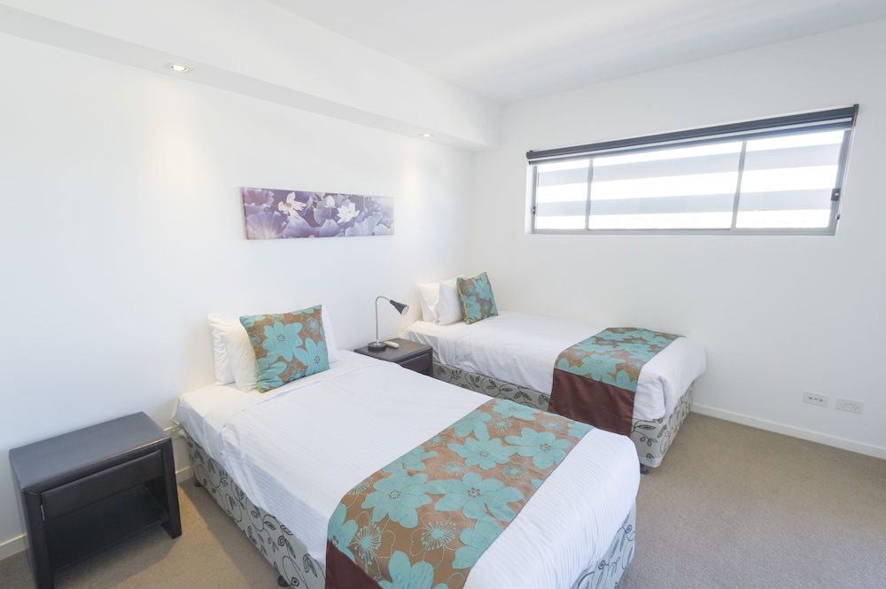 EASTWOOD APARTMENTS 13/46