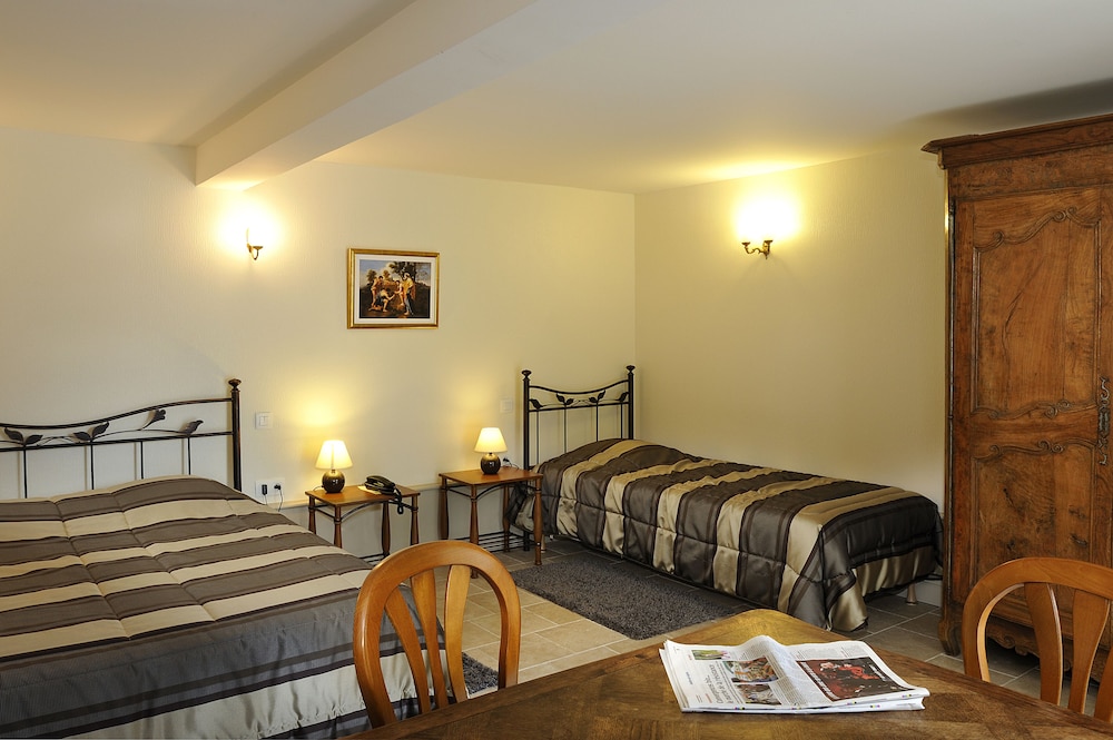 MANOIR DE LA GIRAUDIERE 30/42