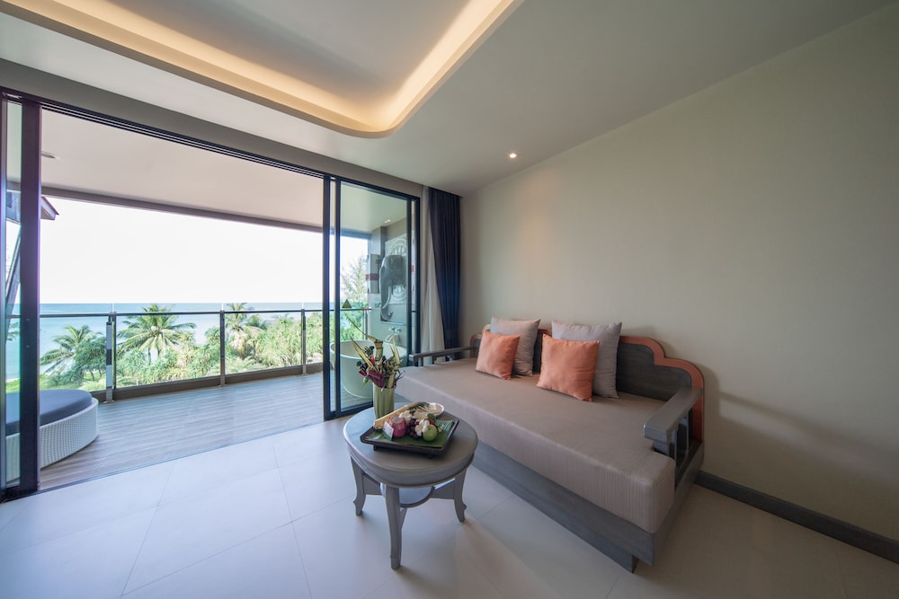 Maikhao Palm Beach Resort 26/65