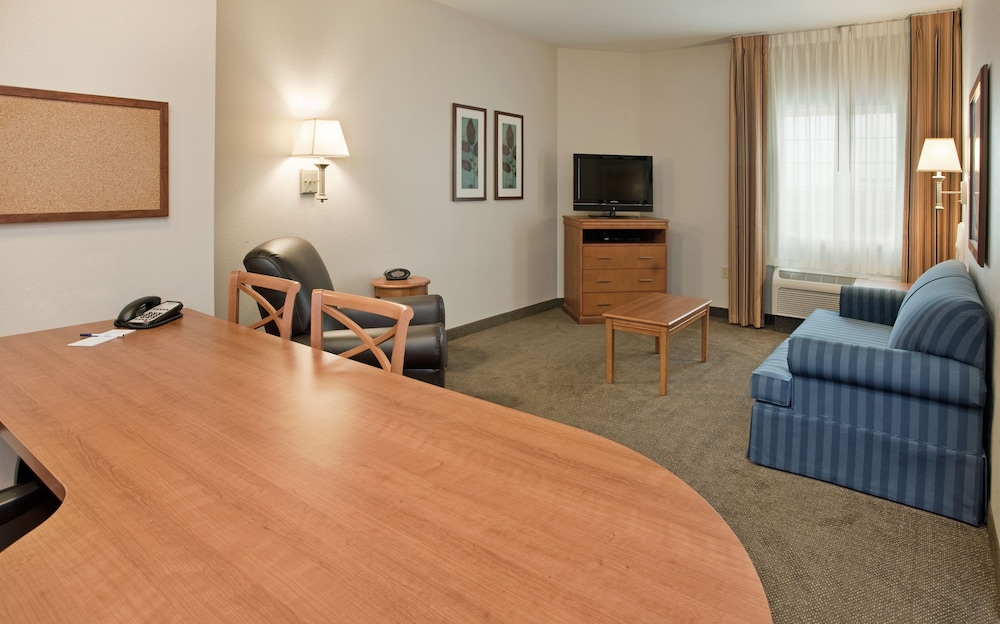 Candlewood Suites Kansas City Northeast 20/73