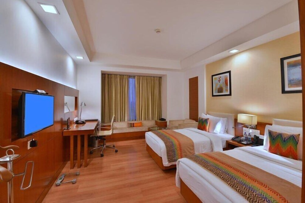 DELUXE, TWIN BEDS