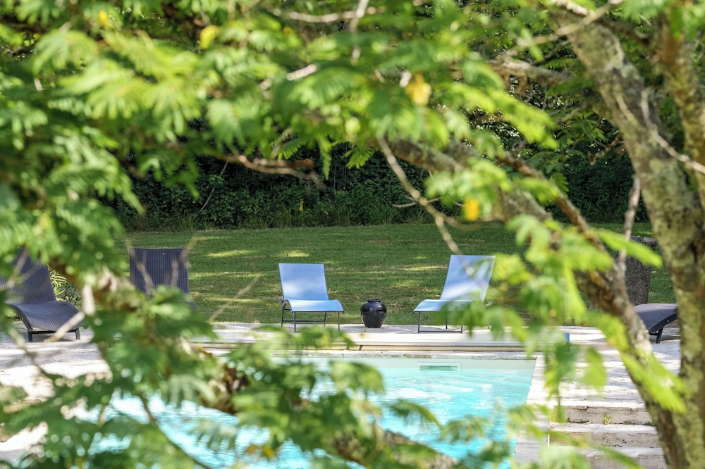 HOSTELLERIE DU CLOS PITE 48/56