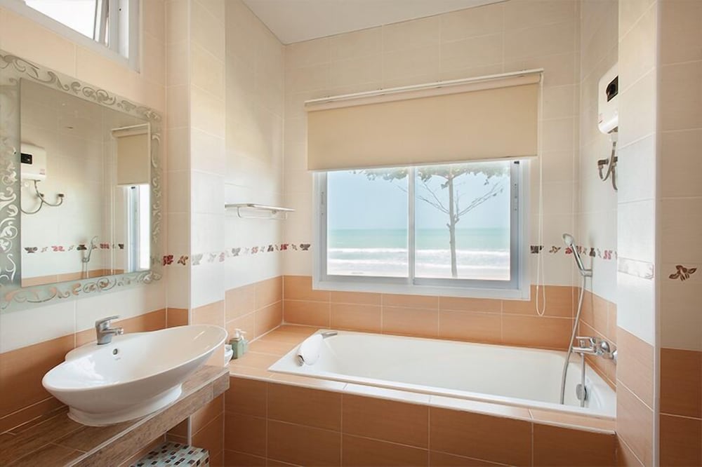 Chonnapha Resort 64/66