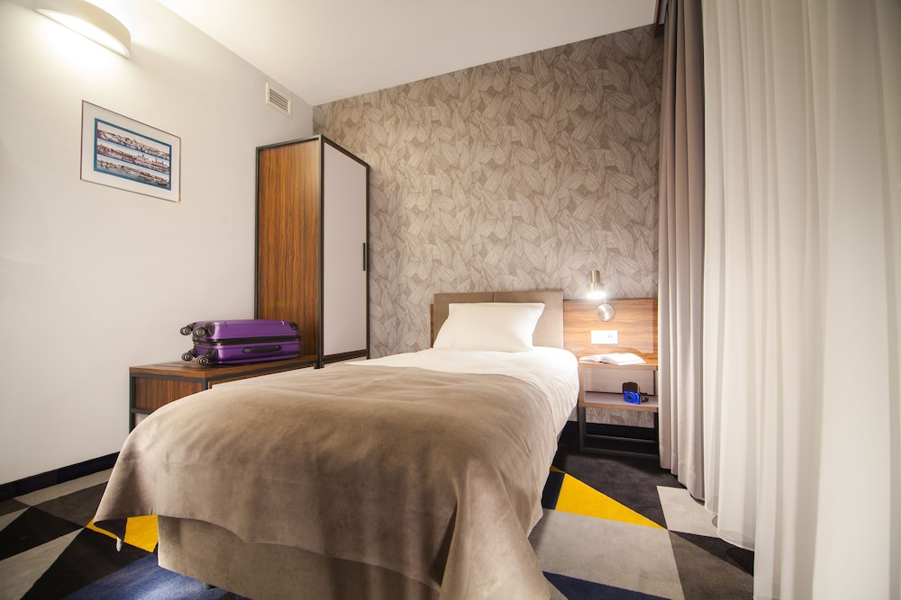 Vulcan Hotel 15/38