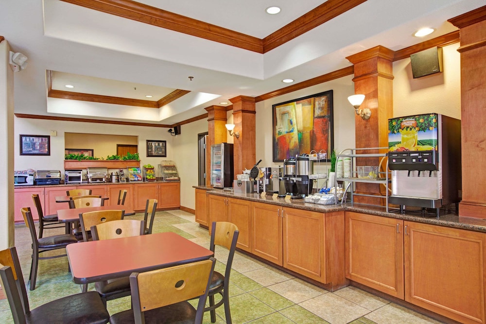 Wingate By Wyndham Houston Bush Intercontinental Airport Iah 32/55
