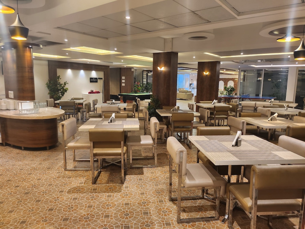 White Castle Corporate Residences 40/50