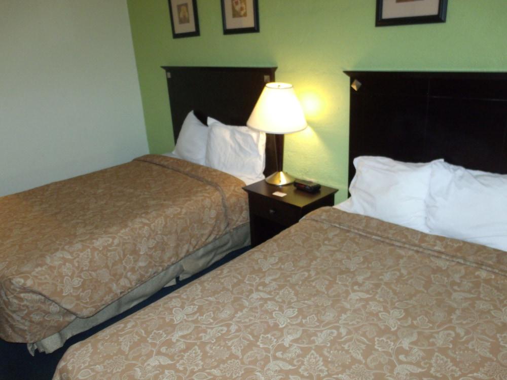 Knights Inn Davenport 6/15