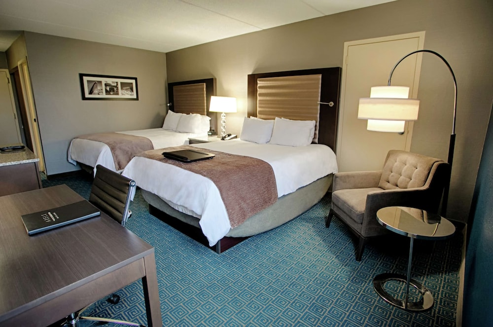 Doubletree By Hilton Roseville Minneapolis 7/40