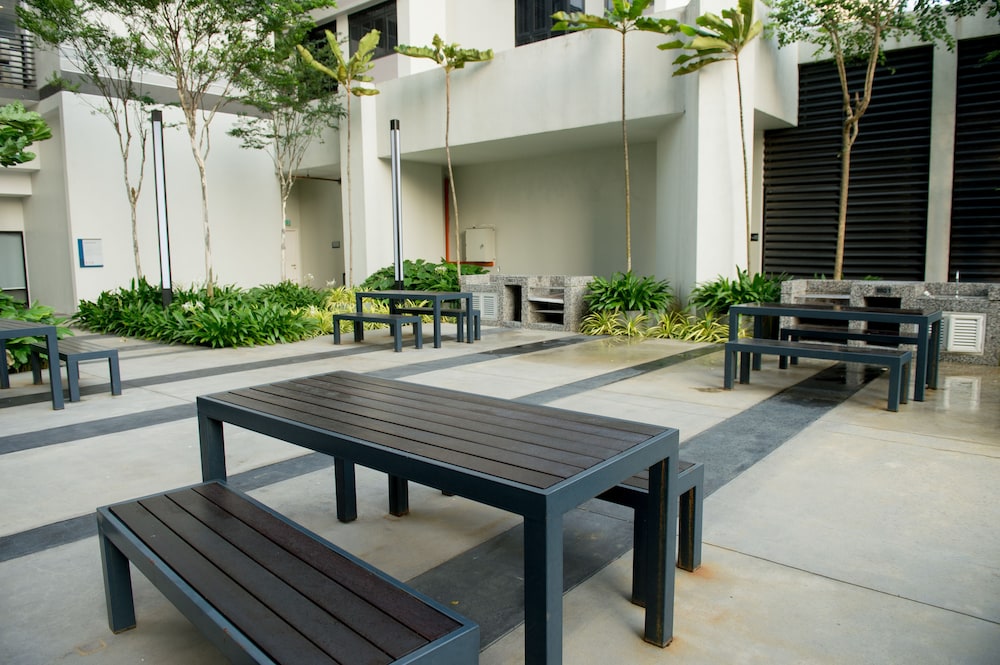 Ezzyhome @ Medini 24/38