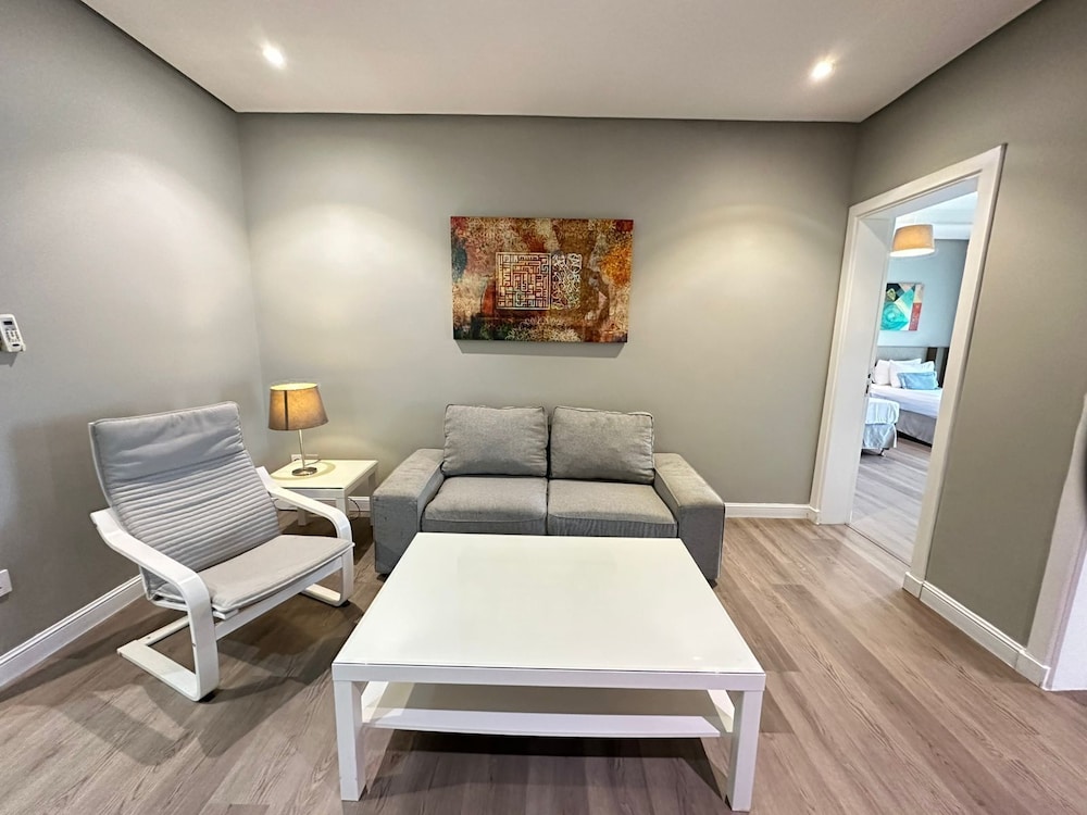 كورنيش لورين سويتس(Loren Suites Corniche) 24/50