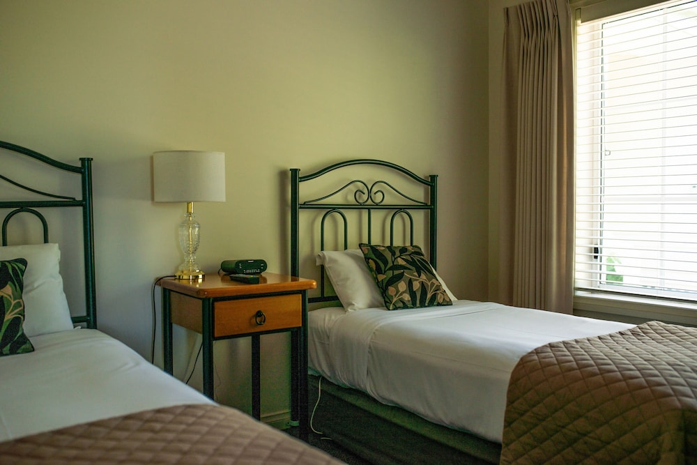 YARRA GABLES MOTEL 18/35